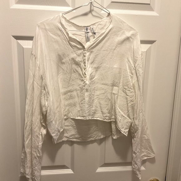 Zara Tops - Zara Crop Button Up Fillsens shirt